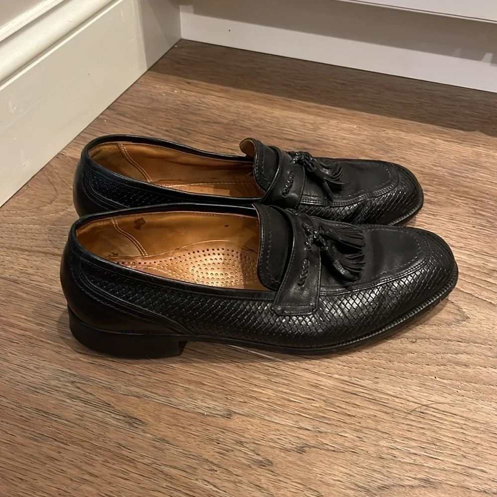 FLORSHEIM black leather tassel loafers, size 8
